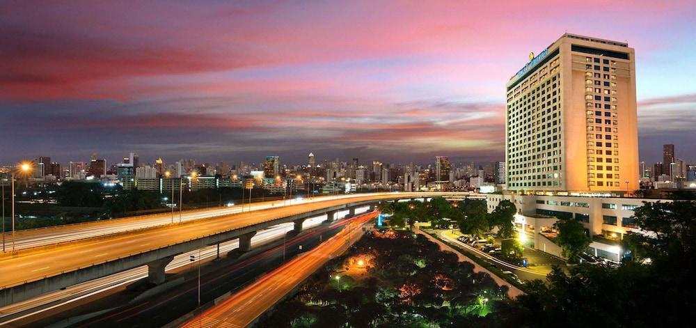 Golden Tulip Sovereign Hotel Bangkok Ngoại thất bức ảnh