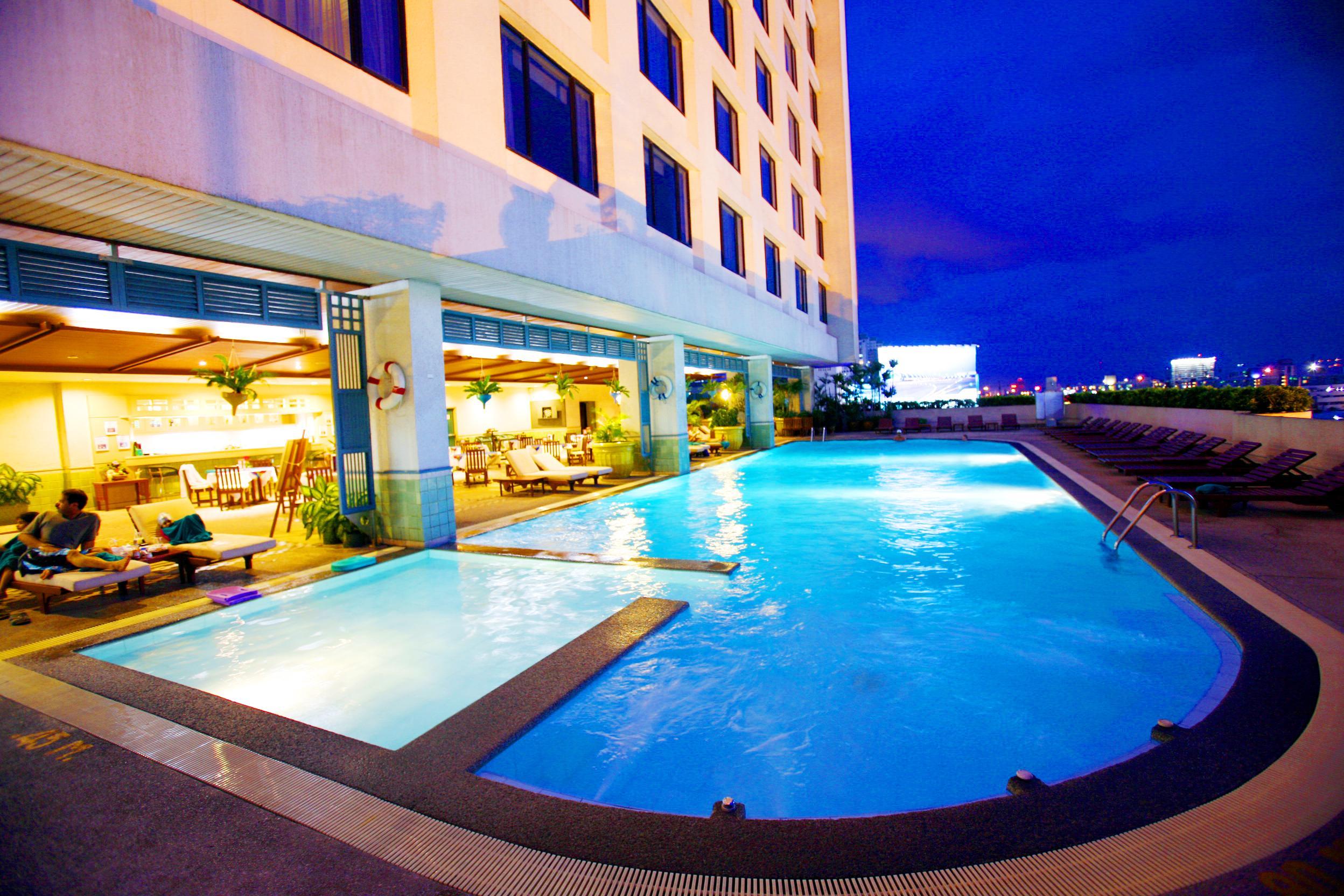 Golden Tulip Sovereign Hotel Bangkok Ngoại thất bức ảnh