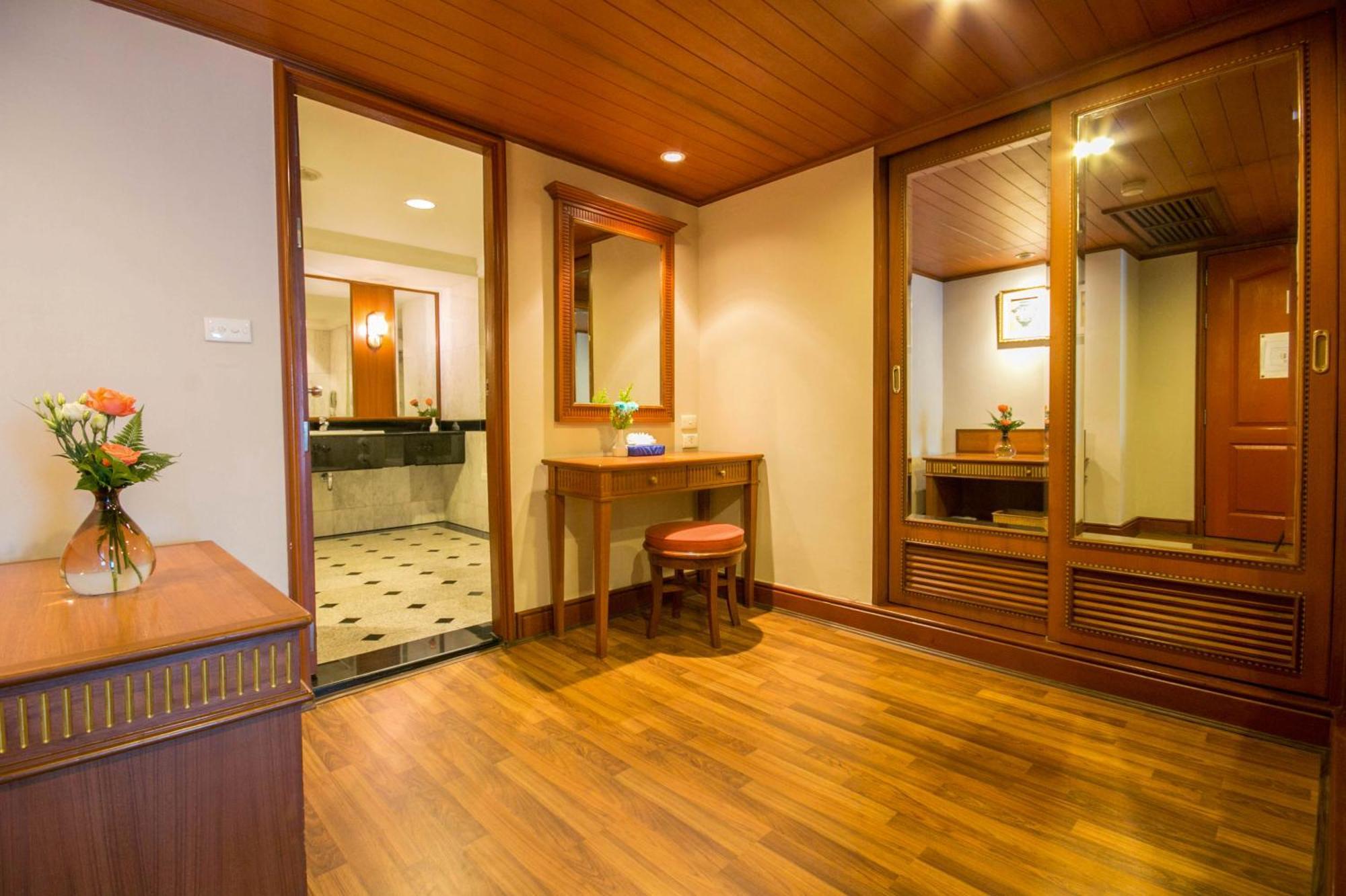 Golden Tulip Sovereign Hotel Bangkok Ngoại thất bức ảnh