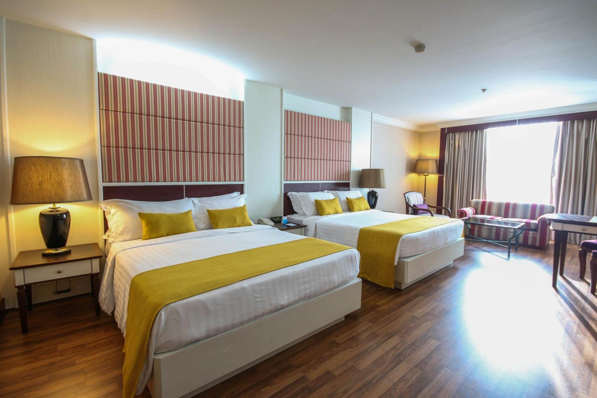 Golden Tulip Sovereign Hotel Bangkok Ngoại thất bức ảnh