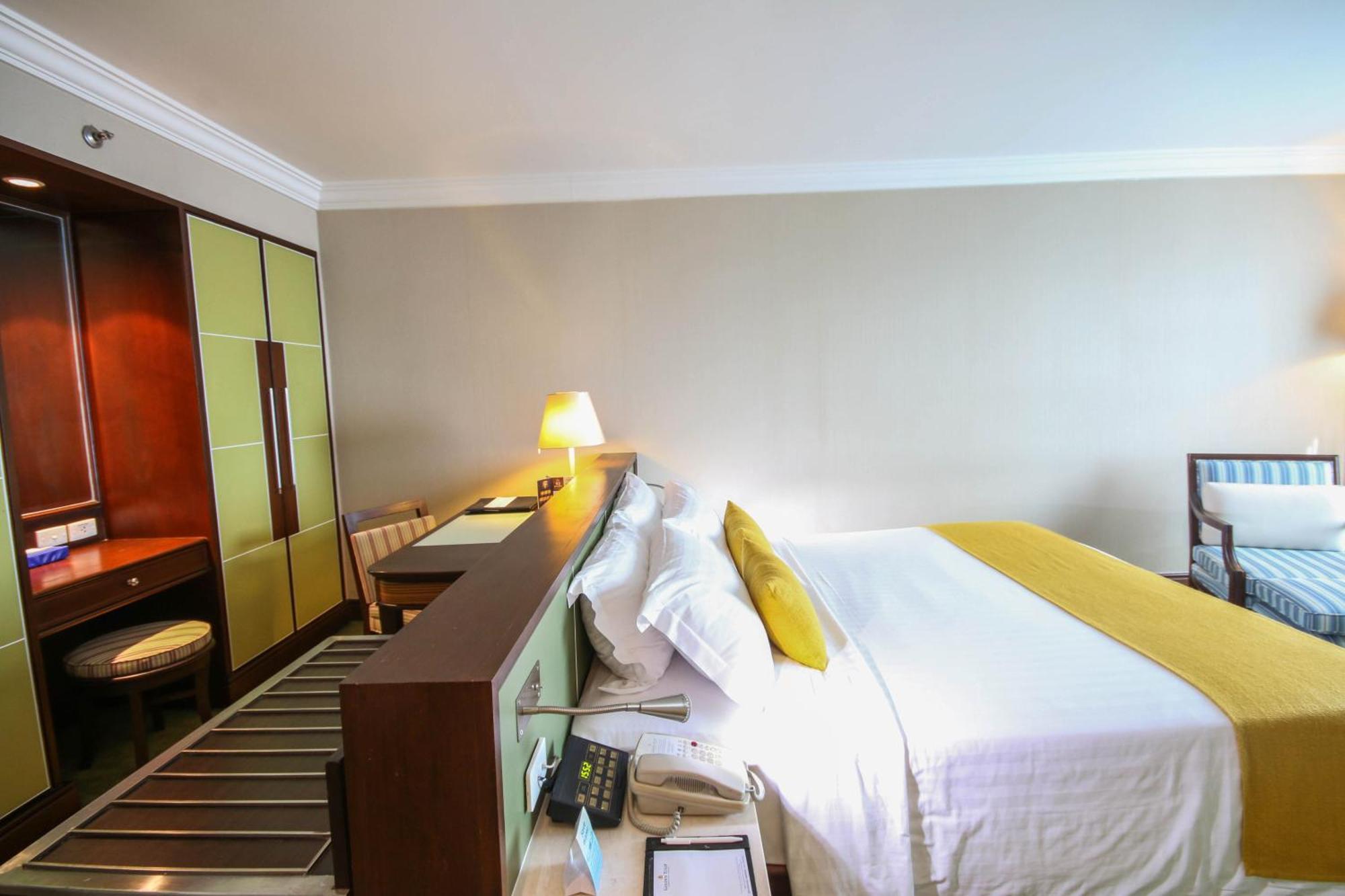 Golden Tulip Sovereign Hotel Bangkok Ngoại thất bức ảnh