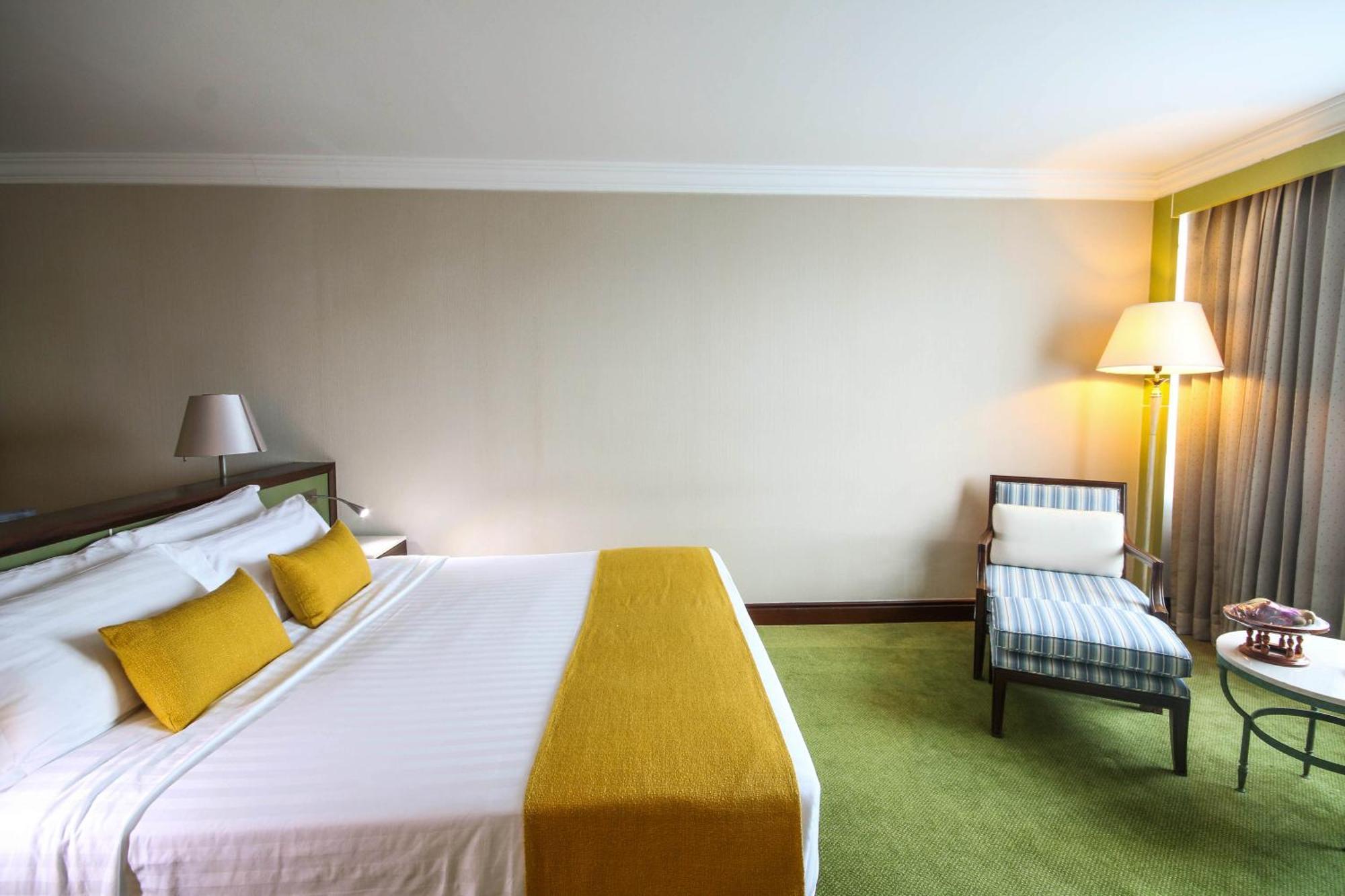 Golden Tulip Sovereign Hotel Bangkok Ngoại thất bức ảnh
