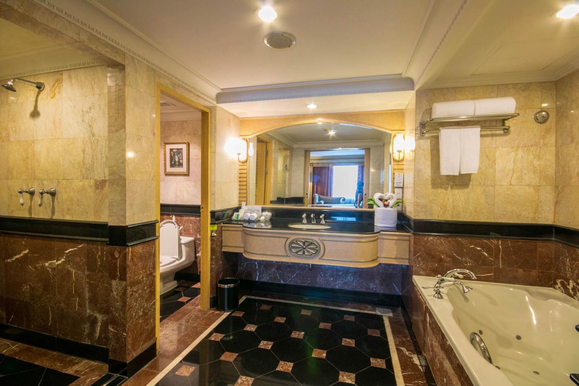 Golden Tulip Sovereign Hotel Bangkok Ngoại thất bức ảnh