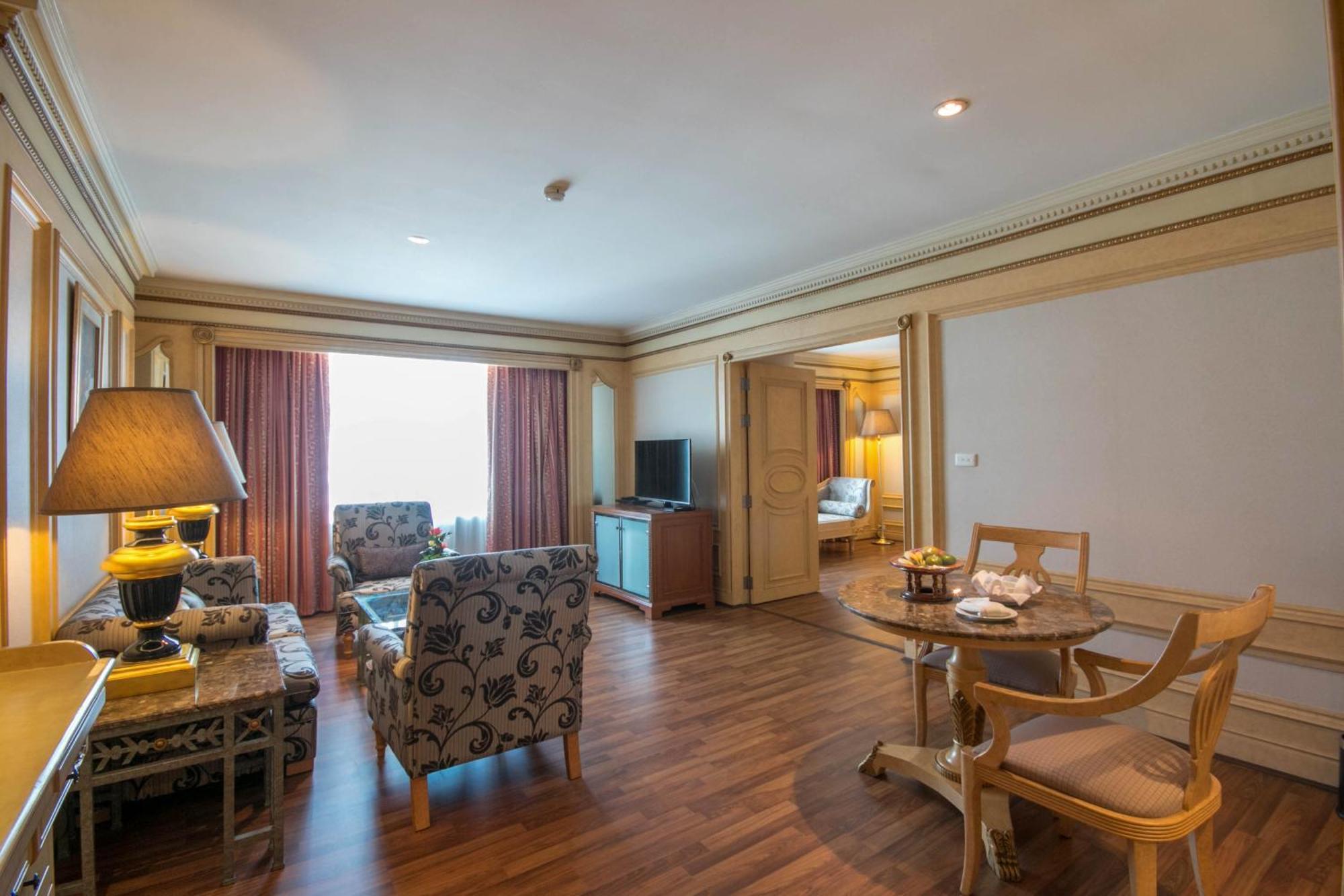 Golden Tulip Sovereign Hotel Bangkok Ngoại thất bức ảnh