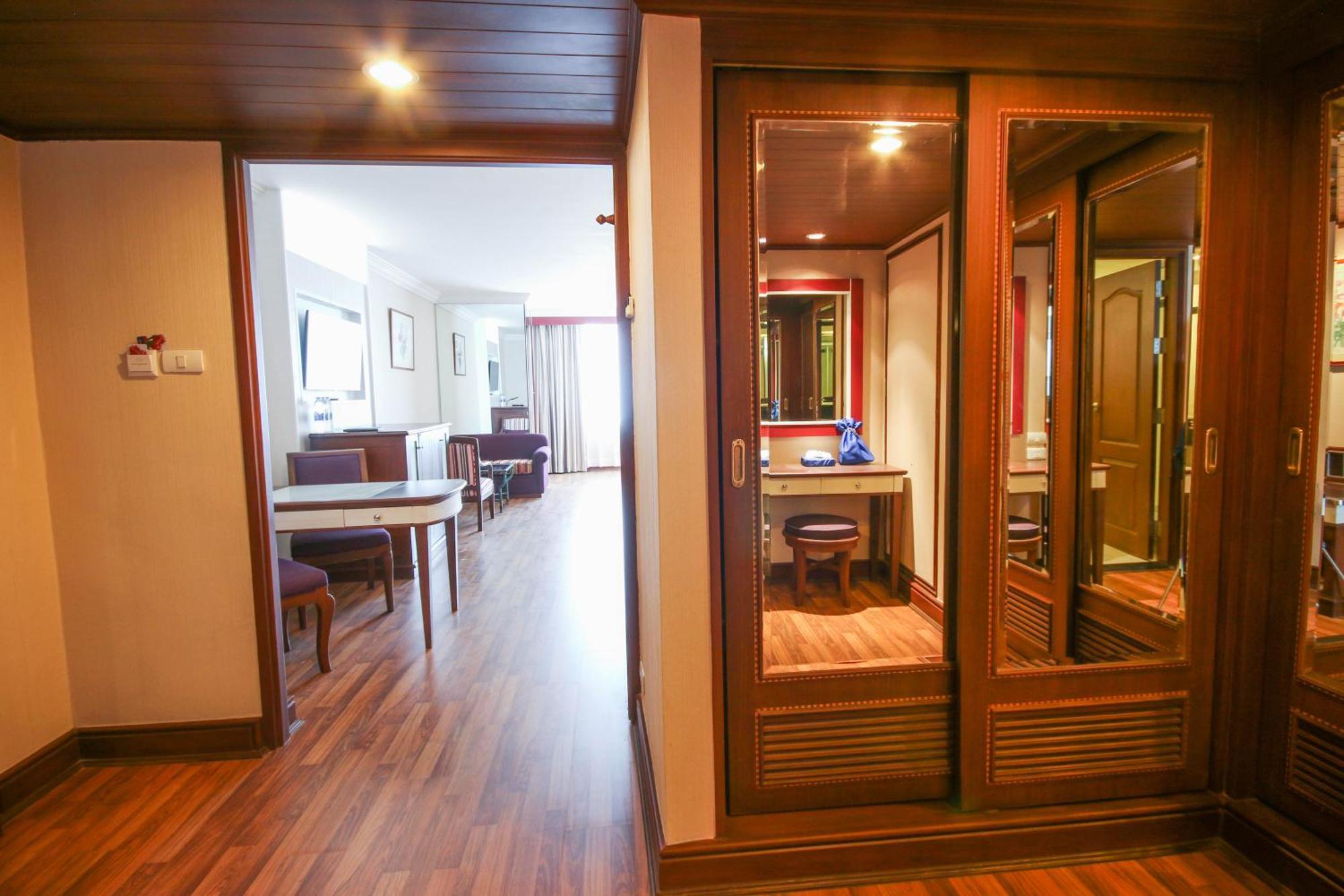 Golden Tulip Sovereign Hotel Bangkok Ngoại thất bức ảnh